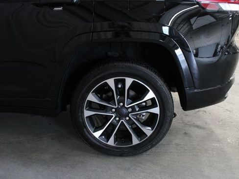 Used 2023 Jeep Grand Cherokee Overland AWD/4WD image 30