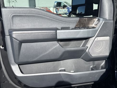 Used 2023 Ford F150 Lariat w/ Trailer Tow Package image 13