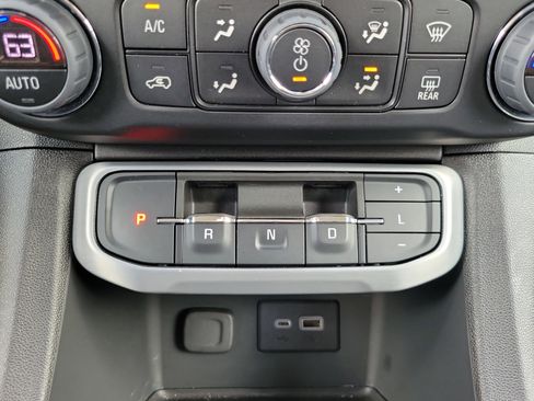 Used 2023 GMC Acadia SLE w/ Driver Convenience Package FWD image 27