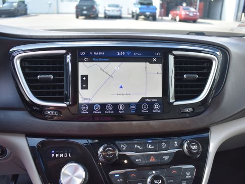 Used 2020 Chrysler Pacifica Touring-L Plus w/ Tire & Wheel Group image 19