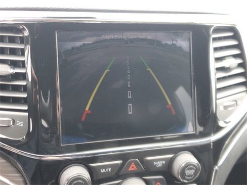 Used 2019 Jeep Grand Cherokee Limited w/ Luxury Group II image 24