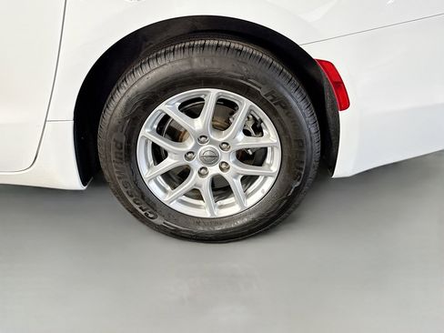 Used 2022 Chrysler Voyager LX image 35