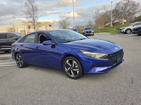 Used 2023 Hyundai Elantra SEL w/ Convenience Package image 10