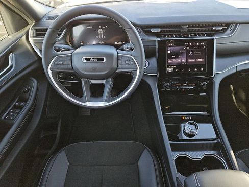 New 2025 Jeep Grand Cherokee Altitude image 7