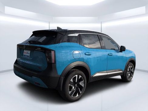 Used 2025 Nissan Kicks SR FWD image 3
