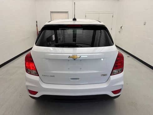 Used 2022 Chevrolet Trax LS w/ Tint and Cruise Package AWD/4WD image 5