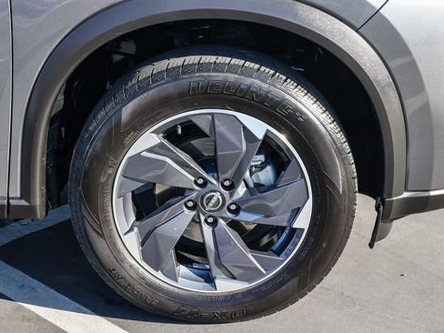 Used 2024 Nissan Rogue SV FWD image 9