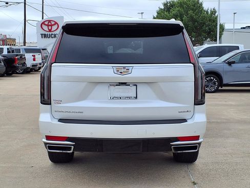 Used 2024 Cadillac Escalade ESV Premium Luxury w/ LPO, Floor Liner Package AWD/4WD image 8