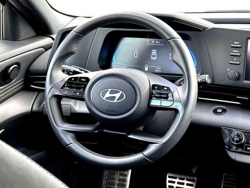 Used 2025 Hyundai Elantra Sport image 31