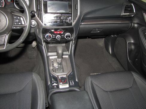 Used 2024 Subaru Forester Premium AWD/4WD image 16