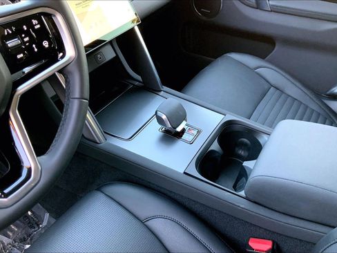 Used 2024 Land Rover Discovery Sport S image 16