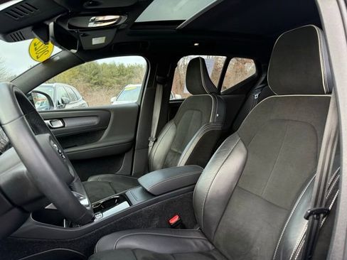 Certified 2022 Volvo XC40 P8 Recharge Ultimate image 21