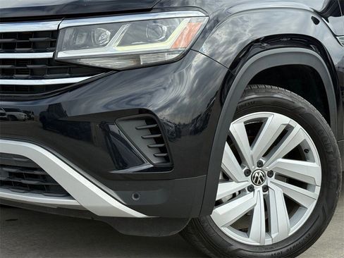 Used 2023 Volkswagen Atlas Cross Sport SE w/ Panoramic Sunroof Package image 2