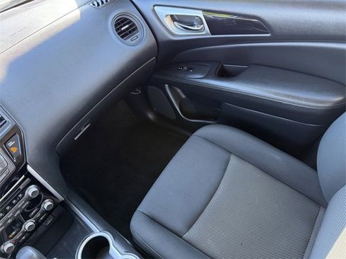 Used 2019 Nissan Pathfinder S image 14