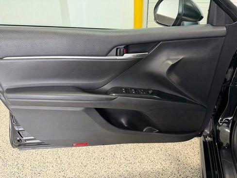Used 2020 Toyota Camry SE FWD image 8