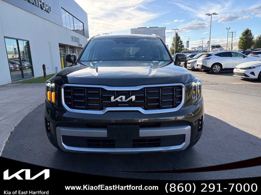 Certified 2024 Kia Telluride S w/ S Sunroof Package AWD/4WD image 4