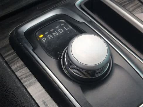 Used 2019 Chrysler 300 Touring image 30
