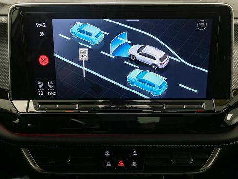 Used 2024 Volkswagen Atlas Cross Sport SEL Premium R-Line image 33