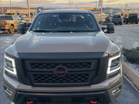 Used 2024 Nissan Titan PRO-4X w/ Pro-4x Convenience Package image 5