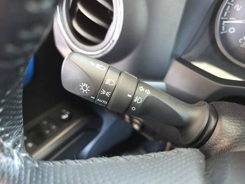 Used 2017 Toyota Tacoma TRD Sport AWD/4WD image 60