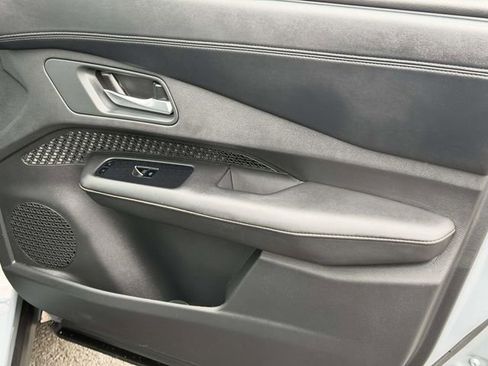 Used 2023 Nissan Ariya FWD image 8