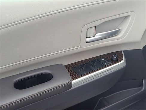 Used 2023 Toyota Sienna XLE image 23