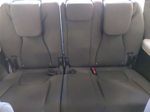 Used 2024 Kia Carnival LX image 12