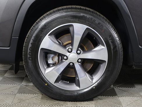 Used 2019 Jeep Cherokee Limited AWD/4WD image 23