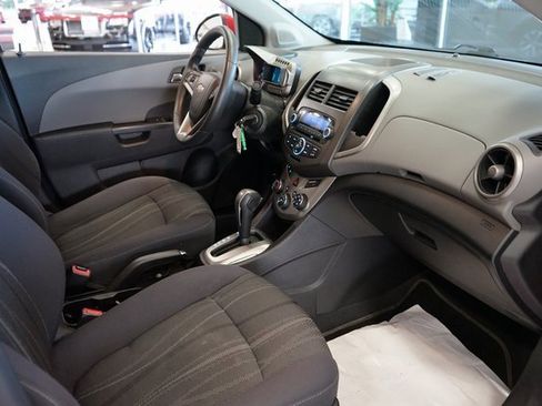 Used 2015 Chevrolet Sonic LT image 34