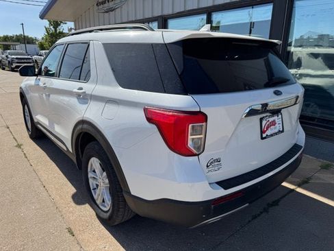 Used 2020 Ford Explorer XLT w/ Equipment Group 202A AWD/4WD image 8