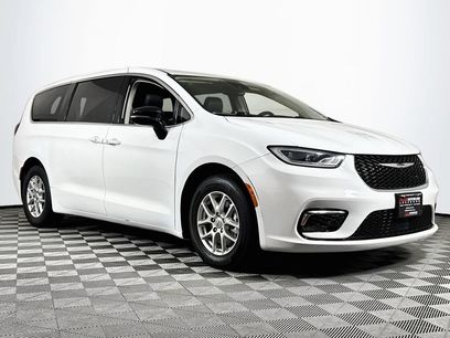 Used 2024 Chrysler Pacifica Touring-L