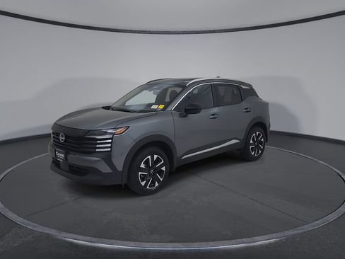 Used 2026 Nissan Kicks SV w/ SV Premium Package AWD/4WD image 8