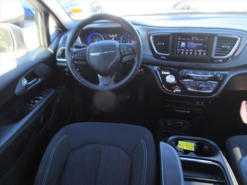 Used 2018 Chrysler Pacifica Touring Plus w/ S Appearance Package image 12