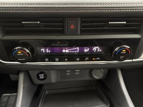 Used 2025 Nissan Rogue SV image 18