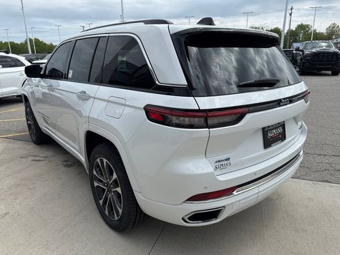 Used 2022 Jeep Grand Cherokee Overland AWD/4WD image 8