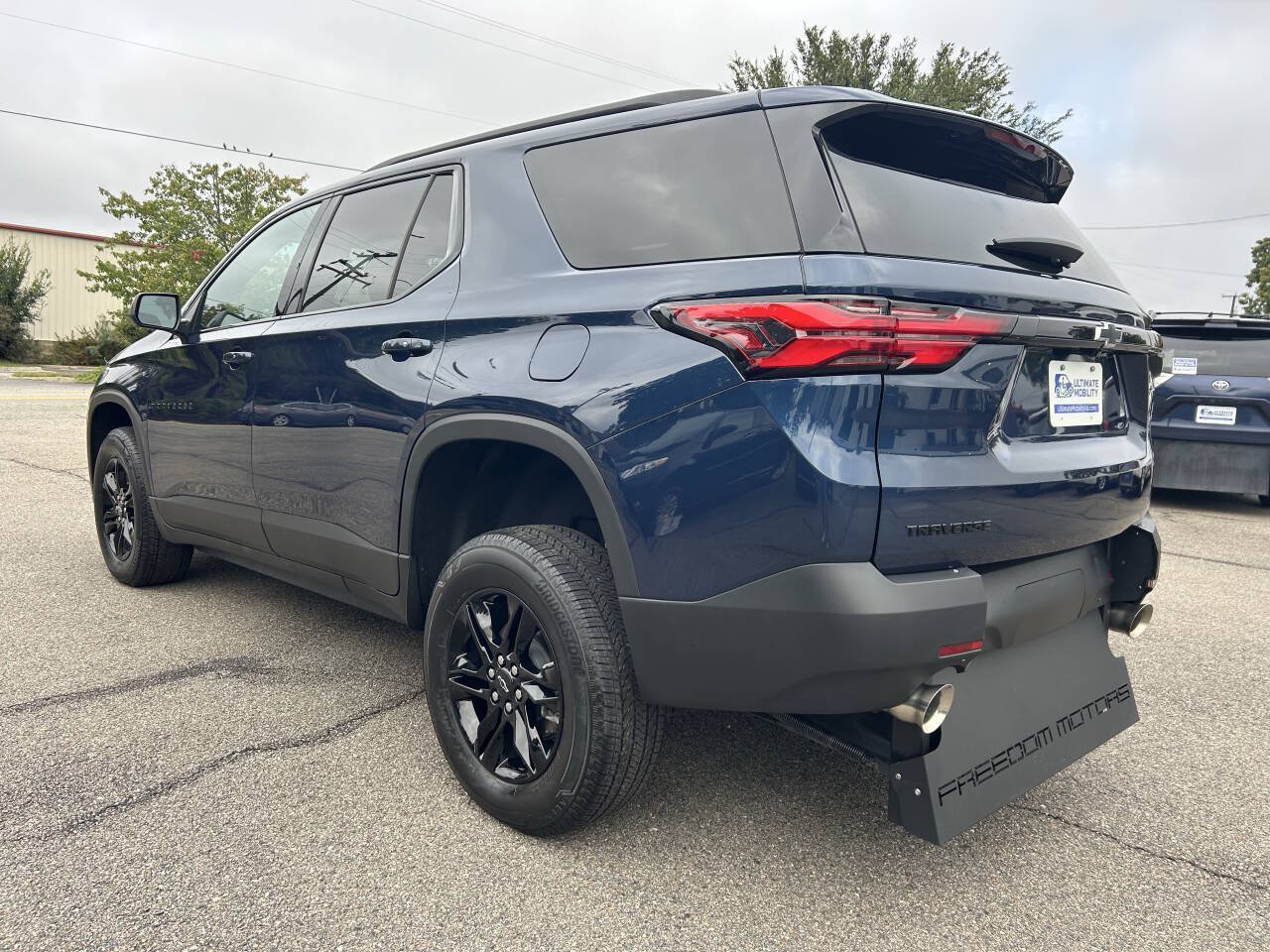 Used 2023 Chevrolet Traverse LS w/ Midnight/Sport Edition FWD image 20