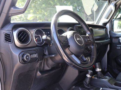 Used 2021 Jeep Wrangler Unlimited Sport AWD/4WD image 19