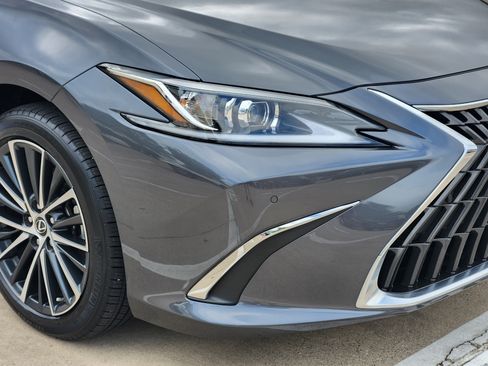 Used 2025 Lexus ES 350 w/ Premium Package image 5