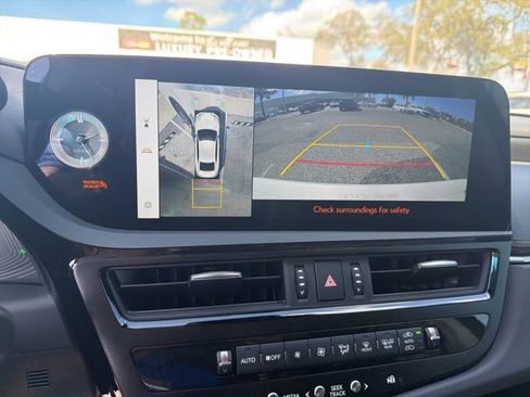 Used 2025 Lexus ES 350 Ultra Luxury w/ Accessory Package (Z2) image 10