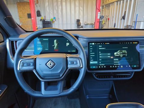 Used 2025 Rivian R1S Adventure AWD/4WD image 20