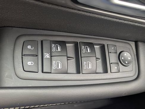 New 2026 Chrysler Pacifica Select FWD image 25