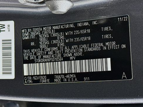 Used 2023 Toyota Highlander XLE image 12