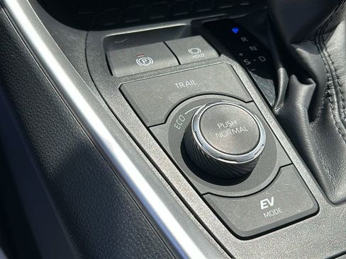 Used 2023 Toyota RAV4 XLE Premium AWD/4WD image 23