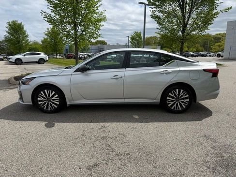 Certified 2025 Nissan Altima 2.5 SV FWD image 11