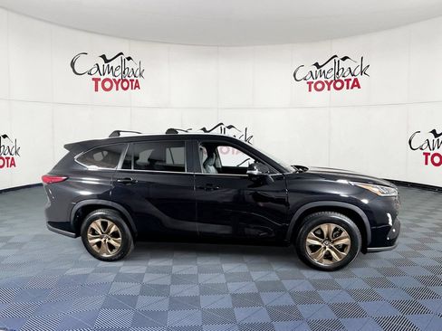 Used 2023 Toyota Highlander Bronze Edition FWD image 8