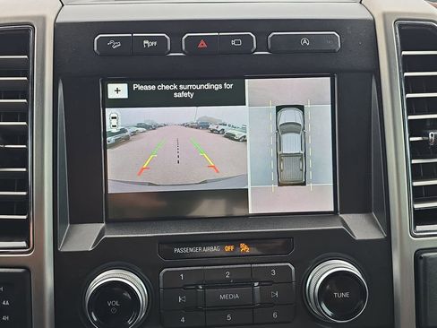 Used 2019 Ford F150 Platinum w/ Equipment Group 701A Luxury image 22