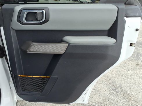 Used 2023 Ford Bronco Badlands image 15