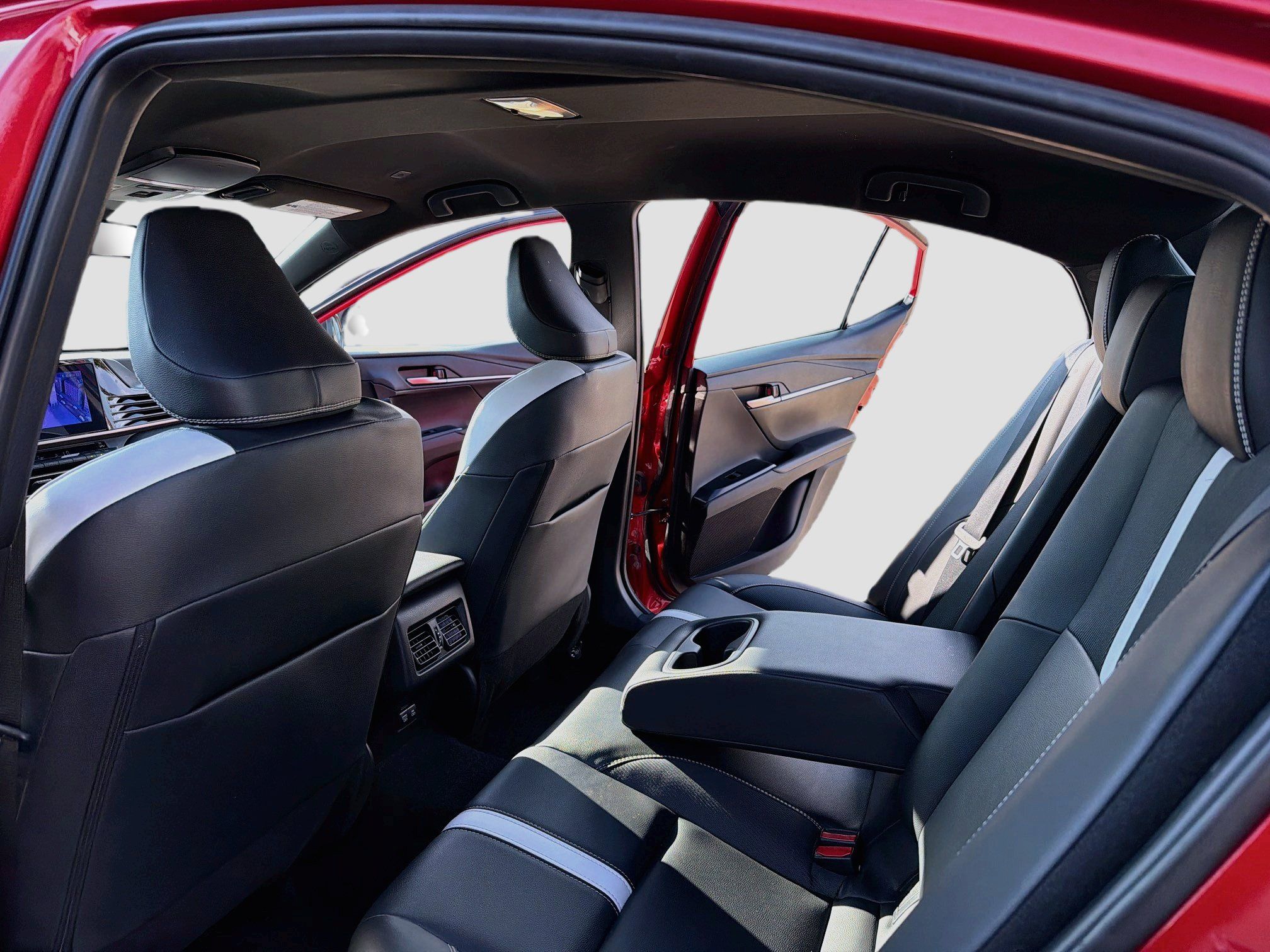Used 2025 Toyota Camry SE FWD image 12