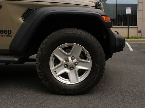 Used 2020 Jeep Gladiator Sport w/ Quick Order Package 24S AWD/4WD image 4