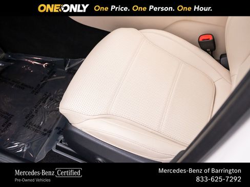 Used 2025 Mercedes-Benz GLC 300 4MATIC image 16